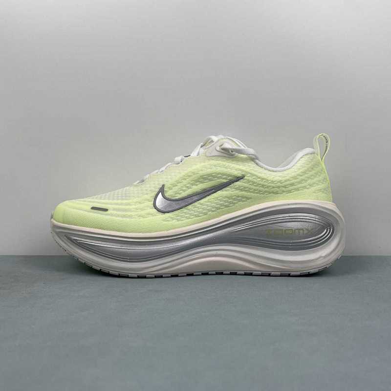 R Nike Zoom Vomero PLUS HV8154-103 35 36 36 5 37 5 38 38 5 39 40 40 5 41